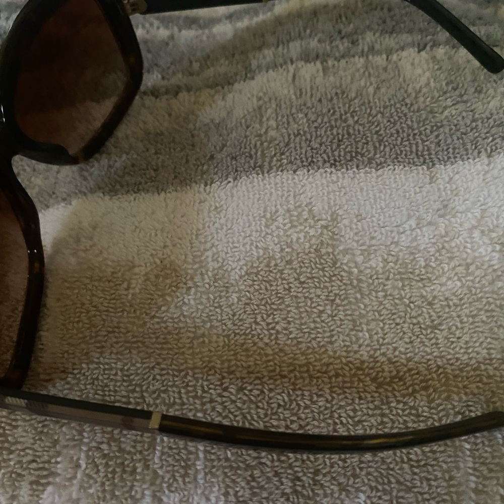 BURBERRY womens sunglasses great condition